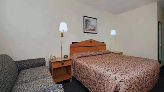 Rodeway Inn And Suites | Alabama - Mobile (ve civarı) - Mobile