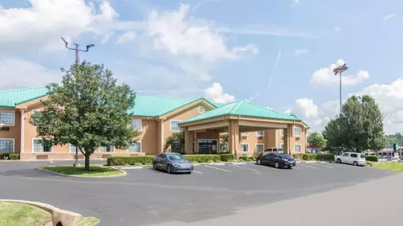 Quality Inn and Suites Alma | Arkansas - Fort Smith (ve civarı) - Alma