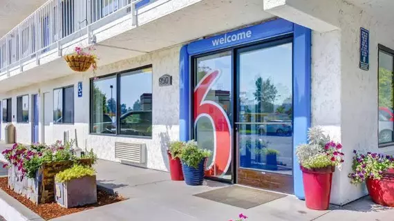 Motel 6 Medford South | Oregon - Medford (ve civarı) - Medford