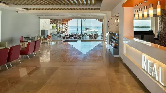 Real Inn Cancún by Camino Real | Quintana Roo - Benito Juárez - Cancun (ve civarı) - Oteller Bölgesi - Avenida Kukulkan