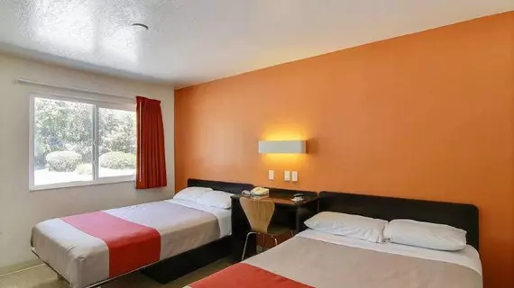 Motel 6 Santa Barbara - Carpinteria South | Kaliforniya - Santa Barbara (ve civarı) - Carpinteria