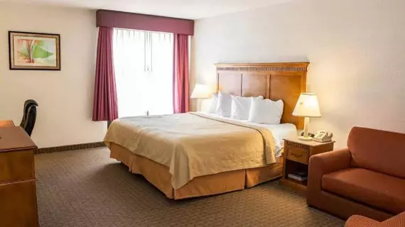 Quality Inn & Suites Shelbyville | Indiana - Indianapolis (ve civarı) - Shelbyville