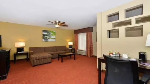 Quality Suites Nashville Airport | Tennessee - Nashville-Davidson - Nashville (ve civarı) - Nashville - Opryland - Donelson