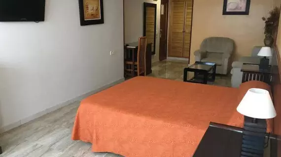 Hostal Mont Royal | Valencia Bölgesi - Alicante (vilayet) - Alicante - Vista Hermosa de la Cruz - Cabo de las Huertas