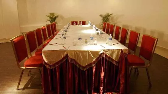 Hotel Trinity Isle | Karnataka - Bengaluru (ve civarı) - Bengaluru - Sheshadripuram