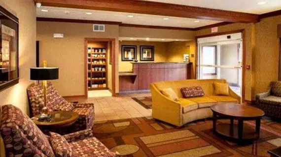 Fairfield Inn & Suites Detroit Livonia | Michigan - Detroit (ve civarı) - Livonia