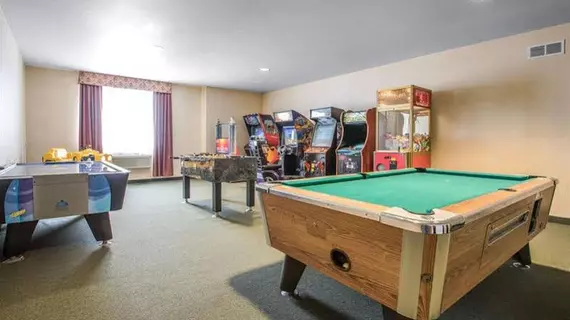 Comfort Suites at Royal Ridges | Wisconsin - Ripon