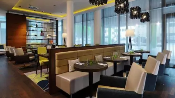 Courtyard by Marriott Cologne | Kuzey Ren-Westfalia - Köln (ve civarı) - Köln - Ren'in Sol Yakası