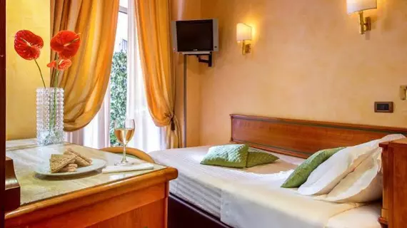 Hotel Regno | Lazio - Roma (ve civarı) - Roma Kent Merkezi - Rione II Trevi