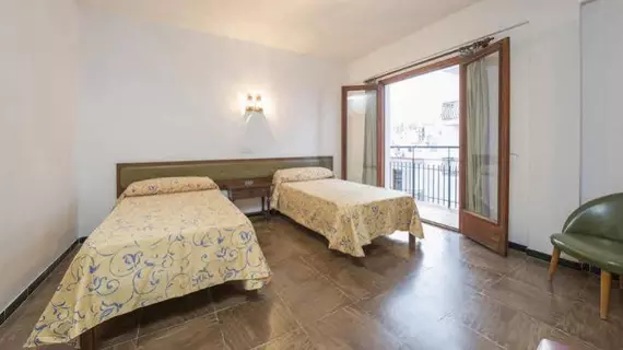 Hostal Alicante | Balearic Adaları - İbiza Adası - Sant Antoni de Portmany