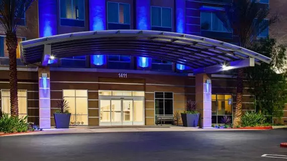 Holiday Inn Express & Suites Anaheim Resort Area | Kaliforniya - Orange County - Anaheim - Anaheim Resort