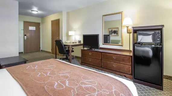 Comfort Suites at Royal Ridges | Wisconsin - Ripon