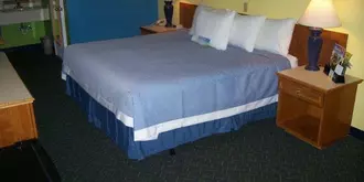 Days Inn and Suites - Davenport