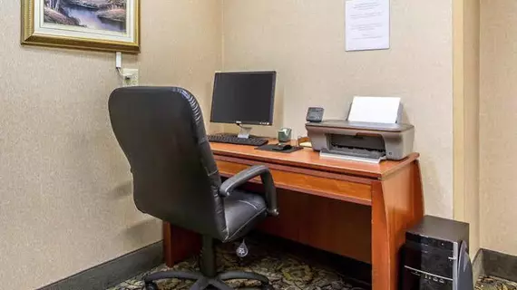 Quality Inn and Suites Benton Draffenville | Kentucky - Paducah (ve civarı) - Benton