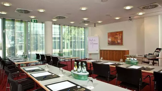 Best Western Premier Hotel Park Consul Esslingen | Baden-Wuerttemberg - Rems-Murr-Kreis - Stuttgart (ve civarı) - Esslingen - Innenstadt