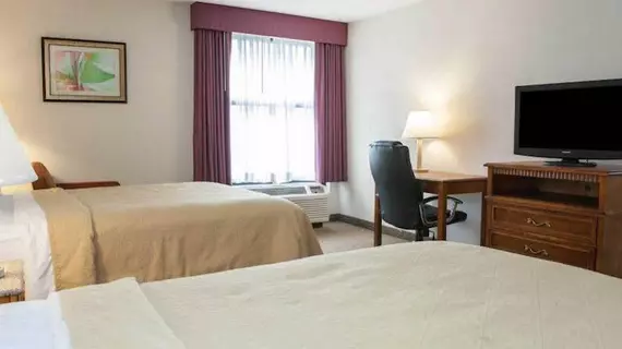 Quality Inn & Suites Shelbyville | Indiana - Indianapolis (ve civarı) - Shelbyville