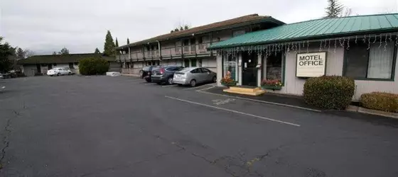 Cedarwood Inn | Oregon - Medford (ve civarı) - Ashland