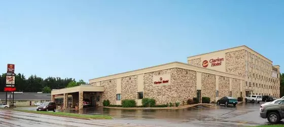 Clarion Hotel and Convention Center Baraboo | Wisconsin - Wisconsin Dells (Wisconsin Vadileri) (ve civarı) - Baraboo - West Baraboo