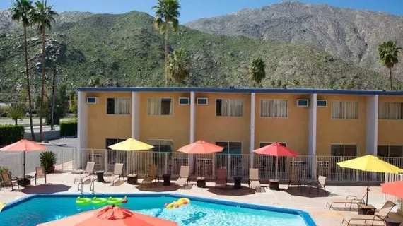 Travelodge Palm Springs | Kaliforniya - Imperial County - Palm Springs (ve civarı) - Palm Springs