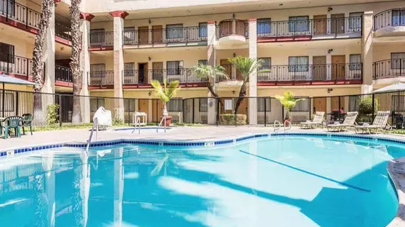 Clarion Inn & Suites John Wayne Airport | Kaliforniya - Orange County - Santa Ana