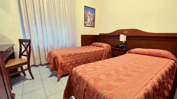 Hotel Pavone | Lombardy - Milano (ve civarı) - Milano