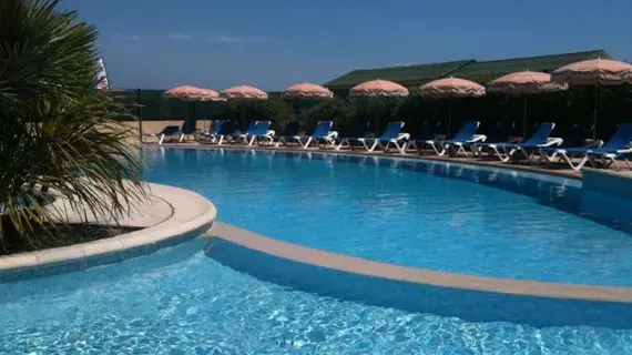 Hôtel Bahia | Provence - Alpes - Cote d'Azur - Villeneuve-Loubet - Villeneuve Loubet Plajı