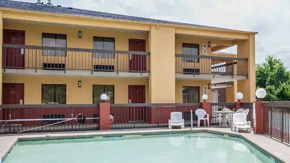 Econo Lodge Inn & Suites Tuscaloosa | Alabama - Tuscaloosa (ve civarı) - Tuscaloosa