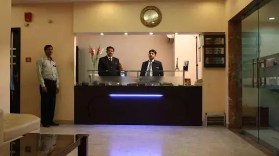 Hotel Apra International | Batı Delhi - Ulusal Eyalet Başkenti Delhi - Delhi (ve civarı) - Yeni Delhi - Karol Bagh