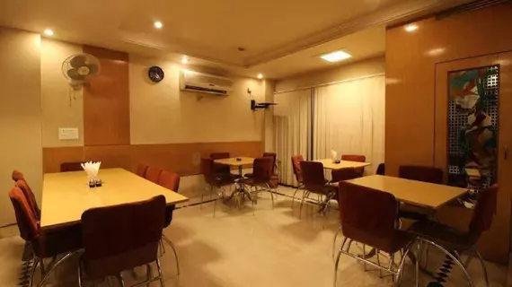 Hotel Singh International | Batı Delhi - Ulusal Eyalet Başkenti Delhi - Delhi (ve civarı) - Yeni Delhi - Karol Bagh