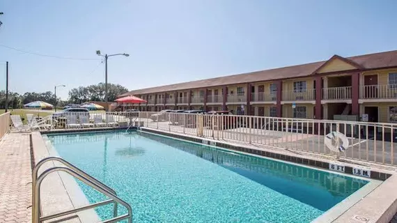 Econo Lodge Inn & Suites Maingate Central | Florida - Orlando (ve civarı) - Lake Buena Vista - Disney's Maingate East