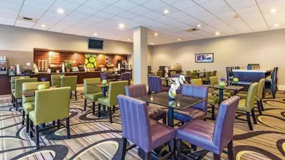 La Quinta Inn & Suites New Orleans Airport | Louisiana - New Orleans (ve civarı) - Kenner - Kenner - Louis Armstrong Uluslararası Havalimanı