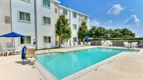 Motel 6 Dallas - Lewisville | Teksas - Dallas (ve civarı) - Lewisville