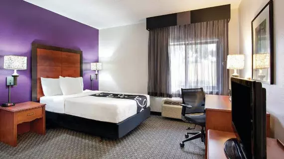 La Quinta Inn & Suites Miami Airport East | Florida - Miami (ve civarı) - Miami