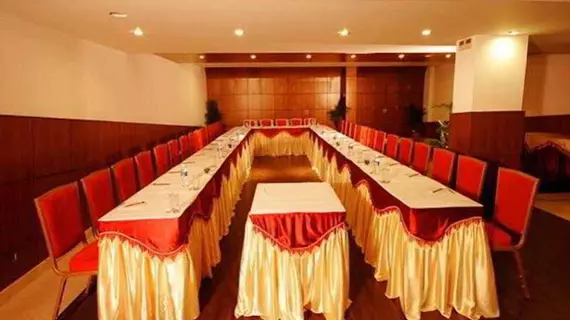 Hotel Trinity Isle | Karnataka - Bengaluru (ve civarı) - Bengaluru - Sheshadripuram