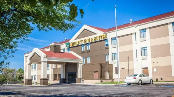 Quality Inn & Suites Lees Summit | Missouri - Kansas City (ve civarı) - Lee's Summit