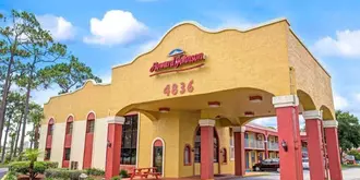 Howard Johnson Express Inn & Suites Lakefront Park Kissimmee