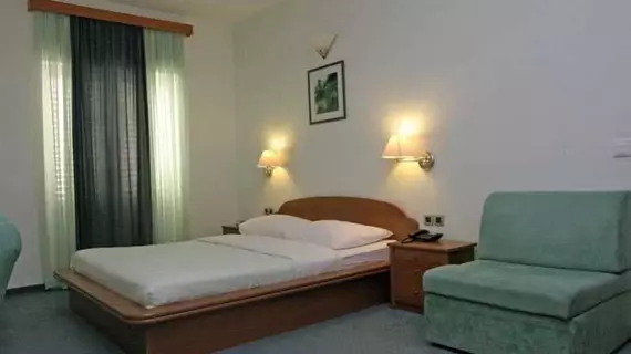 Hotel Conte | Split-Dalmaçya - Baska Voda