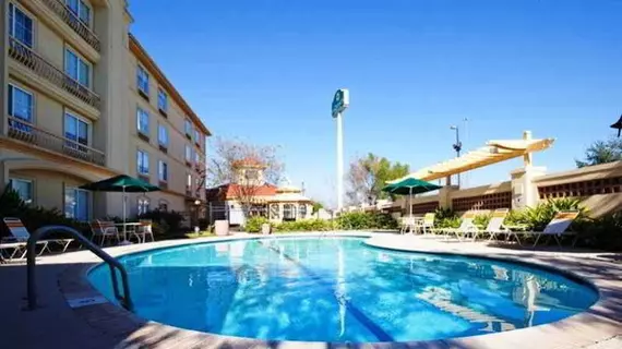 La Quinta Inn & Suites Alexandria Airport | Louisiana - Alexandria (ve civarı) - Alexandria