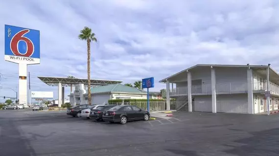 Motel 6 Las Vegas Tropicana | Nevada - Clark County - Las Vegas (ve civarı) - Las Vegas - Paradise