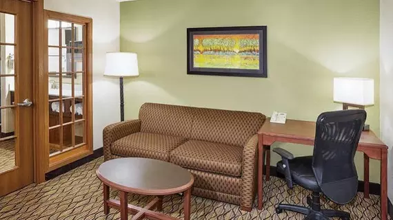 AmericInn Motel and Suites Sheboygan | Wisconsin - Sheboygan (ve civarı) - Sheboygan