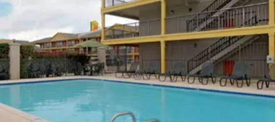 Super 8 Metairie | Louisiana - New Orleans (ve civarı) - Metairie