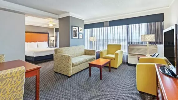 La Quinta Inn & Suites New Orleans Airport | Louisiana - New Orleans (ve civarı) - Kenner - Kenner - Louis Armstrong Uluslararası Havalimanı