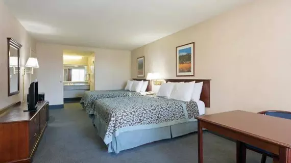 Days Inn Fontana / Rialto | Kaliforniya - San Bernardino County - San Bernardino (ve civarı) - Rialto