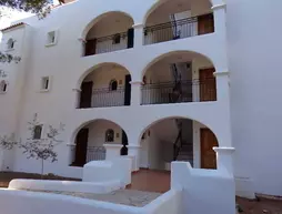 Apartamentos Los Pinares Benet | Balearic Adaları - İbiza Adası - Santa Eulalia del Rio - S'Argamassa