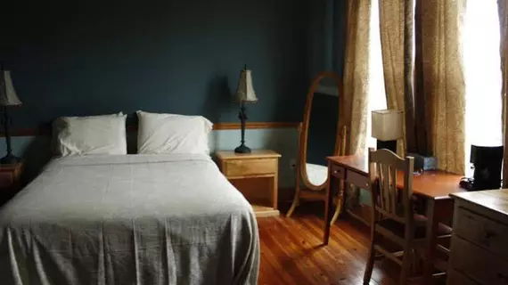 The Victorian-Candle Bed & Breakfast | Maryland - Hollywood