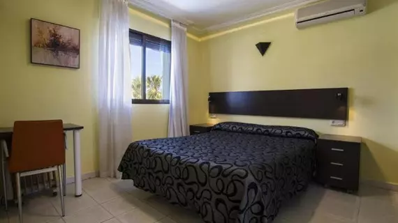 Hostal Oasis | Valencia Bölgesi - Alicante (vilayet) - Marina Alta - Denia