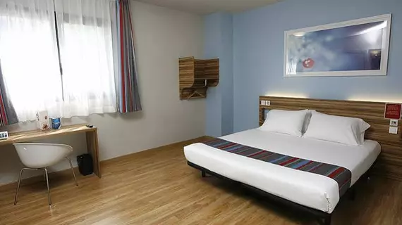 Travelodge Madrid Alcalá | Madrid Özerk Topluluğu - Madrid (ve civarı) - Madrid