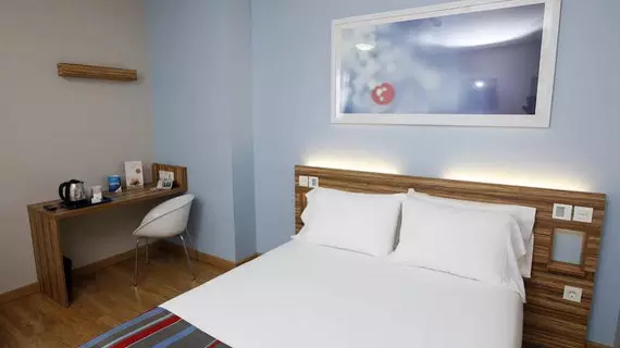 Travelodge Madrid Alcalá | Madrid Özerk Topluluğu - Madrid (ve civarı) - Madrid