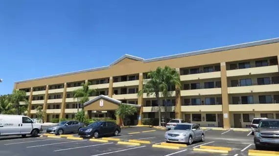 Super 8 Motel Fort Myers | Florida - Fort Myers (ve civarı) - Fort Myers