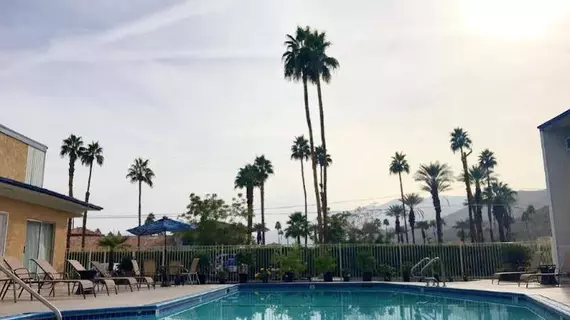 Travelodge Palm Springs | Kaliforniya - Imperial County - Palm Springs (ve civarı) - Palm Springs